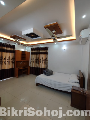 Rent Furnished 4 Bedroom Apartment in Bashundhara R/A.
